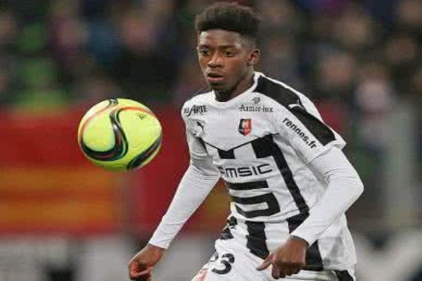 詹姆斯关键助攻锁定胜利