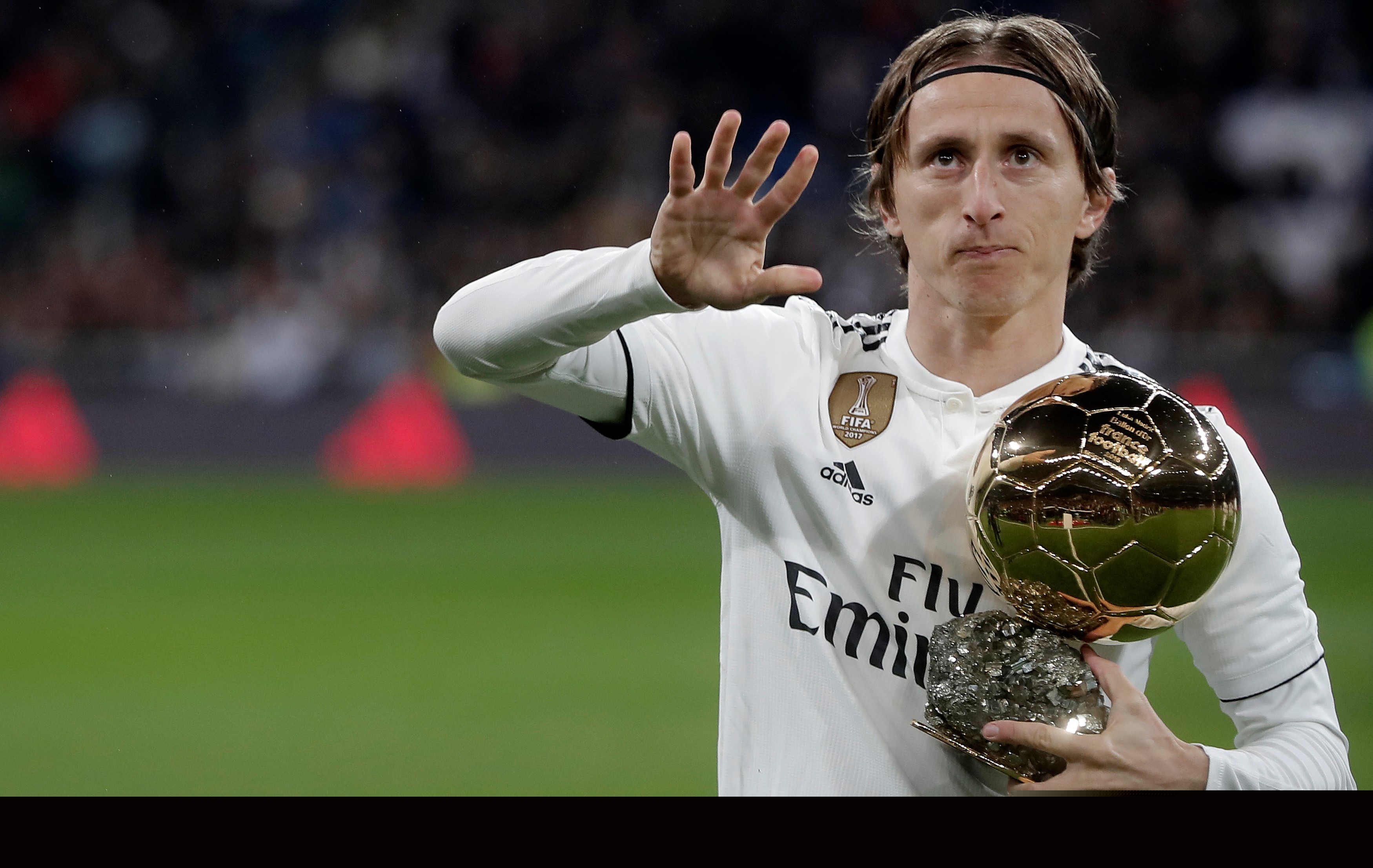 人盯人战术，一段萨利巴紧逼凯恩的短视频走红网络