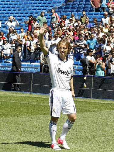 托莫里：对于我这个后卫来说，1-0获胜意味着我们防守得很好