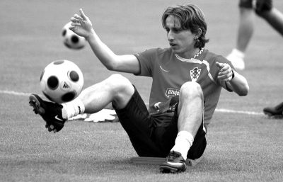 队报：法国队世界杯26人大名单已经确定16人，竞争很激烈